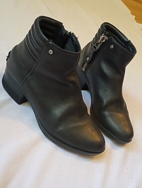 Sorel Black Leather Moto Ankle Boots with Side Zip